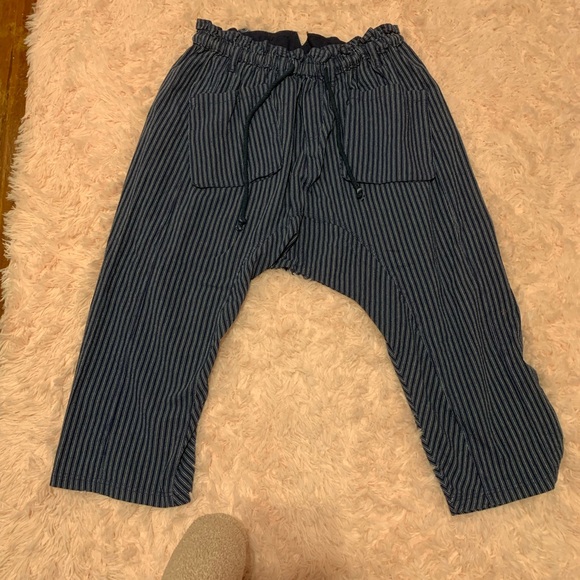 Free people drop crotch pin stripped pants
Size small with lots of stretch - Picture 2 of 7